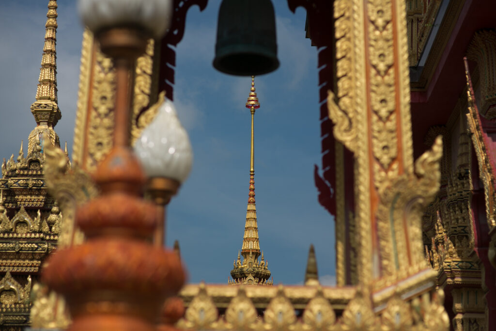 Spiritual Vistas Beyond the Crowds